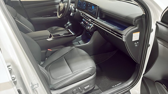 Hyundai Tucson 3 of 12