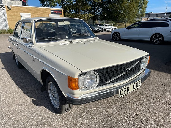 Volvo 142 2 of 11