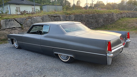 Cadillac Coupé DeVille 3 of 7