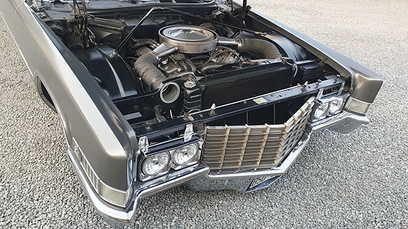 Cadillac Coupé DeVille 6 of 7