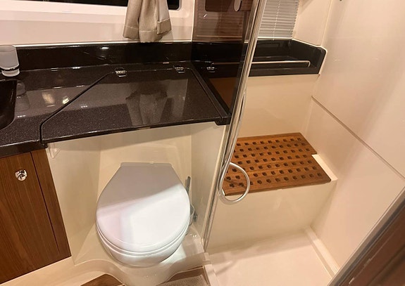 En välutrustad Marex 360 Cabriolet Cruiser till salu 9 of 12