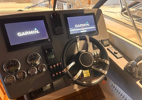 En välutrustad Marex 360 Cabriolet Cruiser till salu 8 of 12