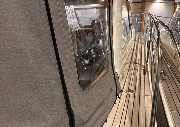 En välutrustad Marex 360 Cabriolet Cruiser till salu 10 of 12