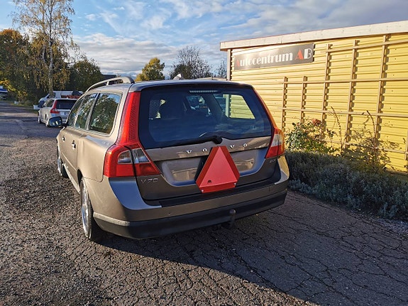 Volvo V70 3 of 9