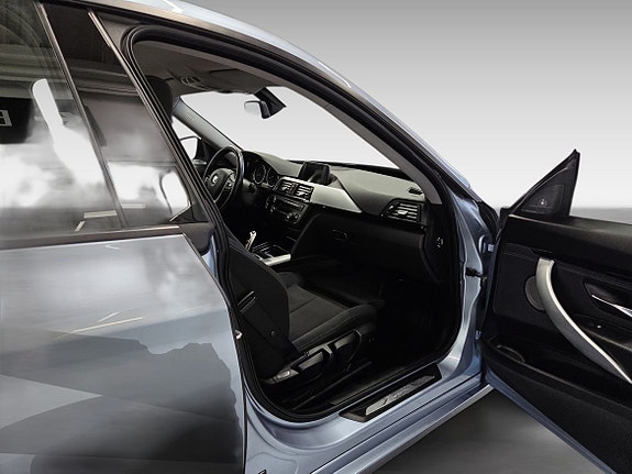 BMW 320 13 of 16