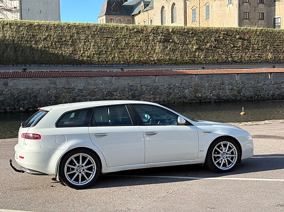 Alfa Romeo 159 3 of 8
