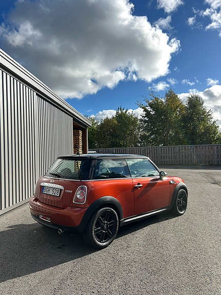 MINI Cooper 3 of 4