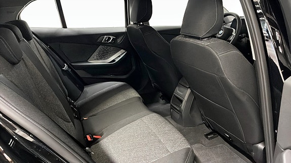 BMW 120i 5 of 9