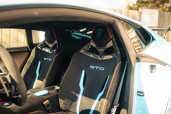 Lamborghini Huracan 7 of 10