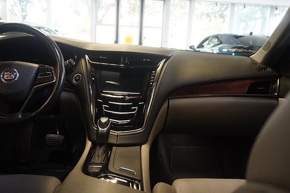 Cadillac CTS 6 of 9