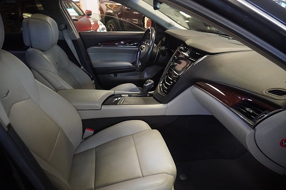 Cadillac CTS 7 of 9