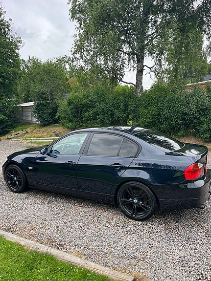 BMW 318i 4 of 6