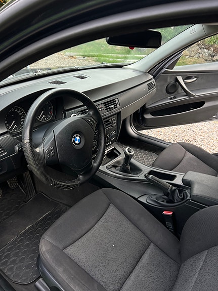 BMW 318i 3 of 6