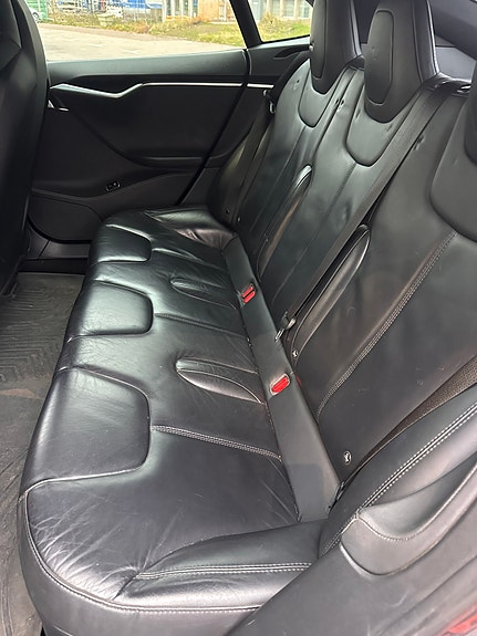 Tesla Model S 4 of 6