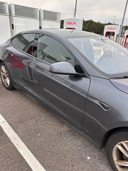 Tesla Model S 2 of 6