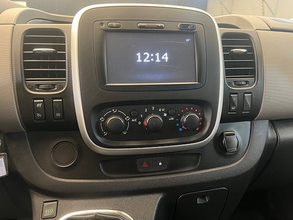 Nissan NV300 12 of 14