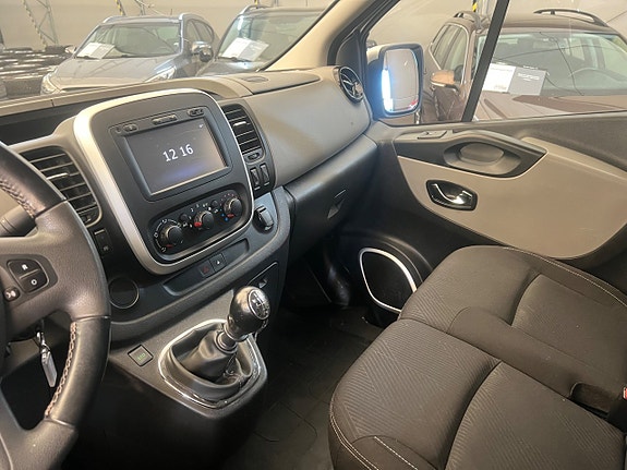 Nissan NV300 10 of 14