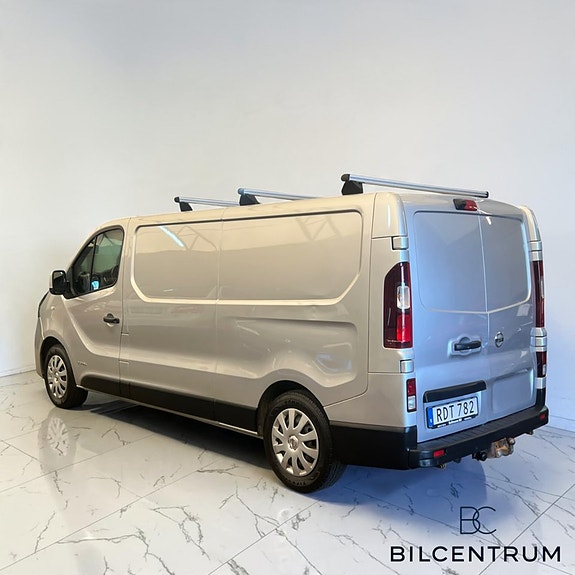 Nissan NV300 4 of 14