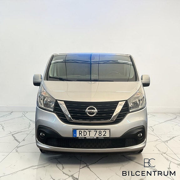 Nissan NV300 2 of 14