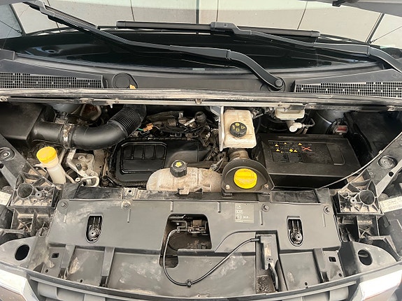 Nissan NV300 9 of 14