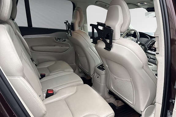 Volvo XC90 11 of 30
