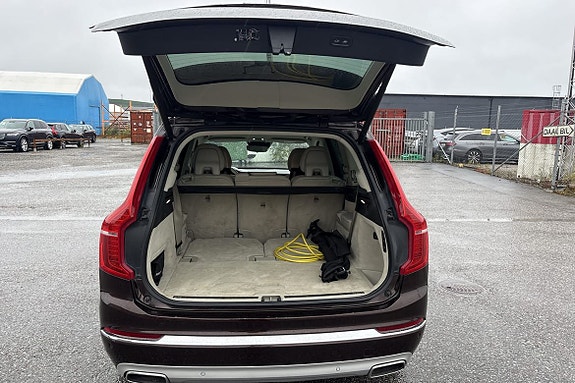 Volvo XC90 14 of 30
