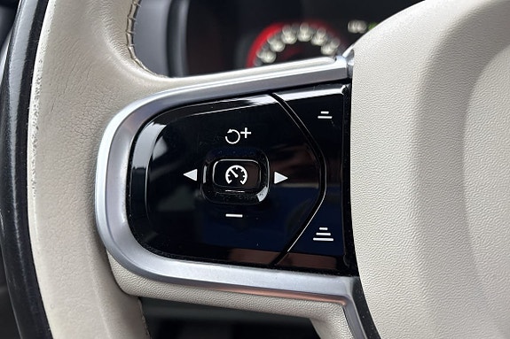 Volvo XC90 28 of 30