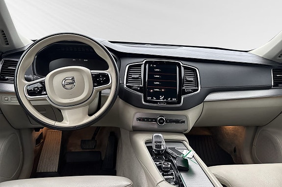 Volvo XC90 9 of 30