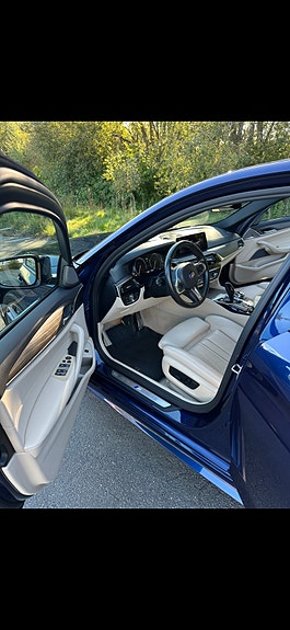 BMW 530i 2 of 11