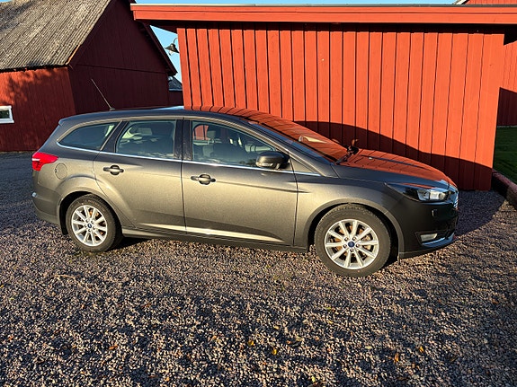 Ford Focus 2 of 9
