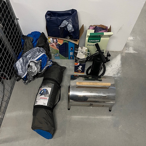 Camping Kit - Tält, grill, pump, madrass, kastruller, firestarter, kol