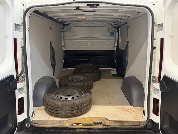 Renault Trafic 12 of 13