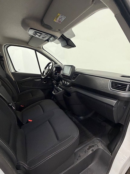Renault Trafic 9 of 13