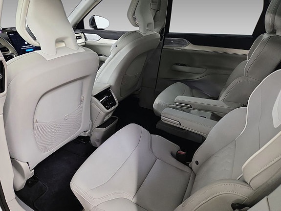 Volvo EX90 9 of 11