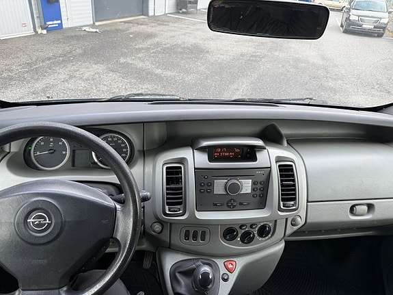 Opel Vivaro 9 of 10