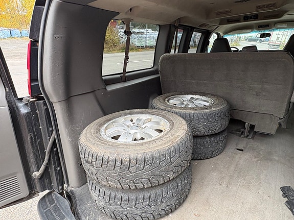 Chevrolet Express 17 of 20