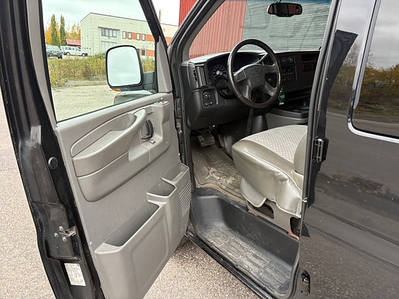 Chevrolet Express 11 of 20