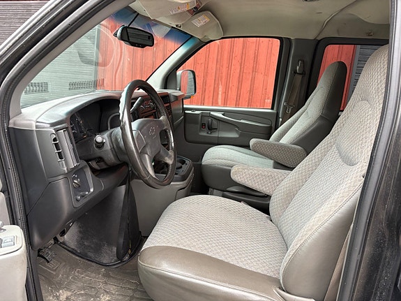 Chevrolet Express 9 of 20