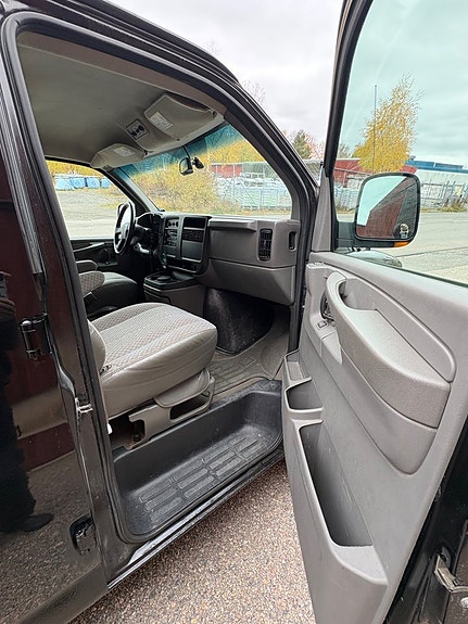 Chevrolet Express 16 of 20