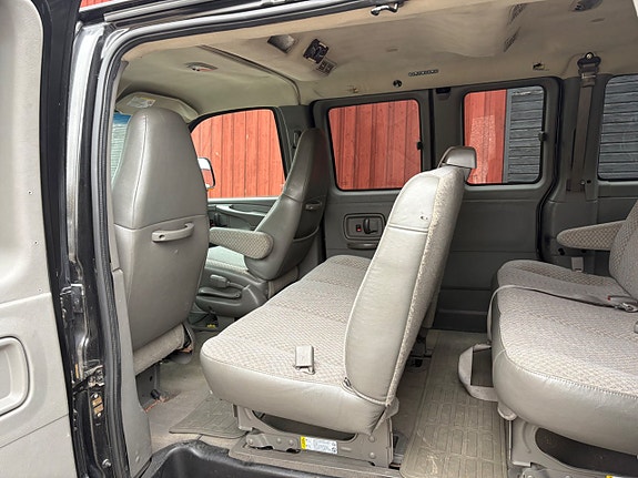 Chevrolet Express 13 of 20