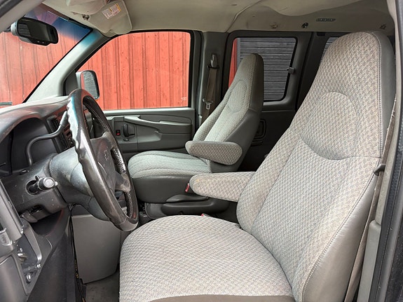 Chevrolet Express 10 of 20