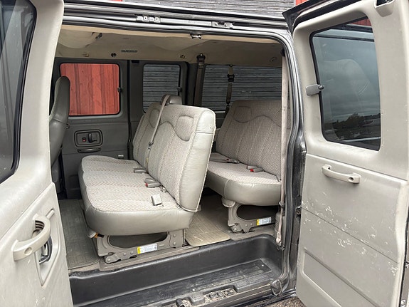 Chevrolet Express 12 of 20