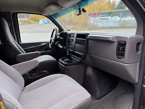 Chevrolet Express 15 of 20