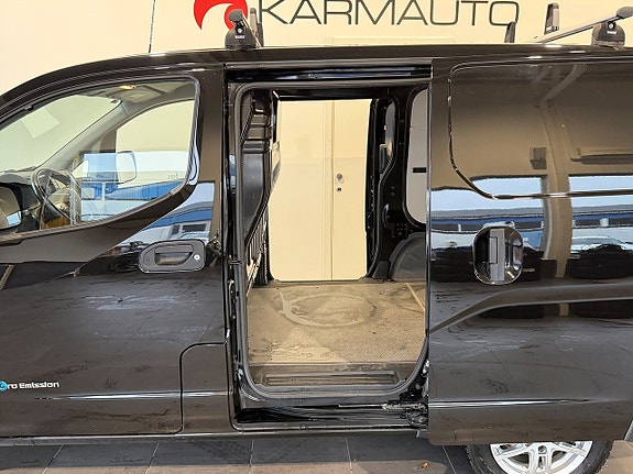 Nissan e-NV200 10 of 15