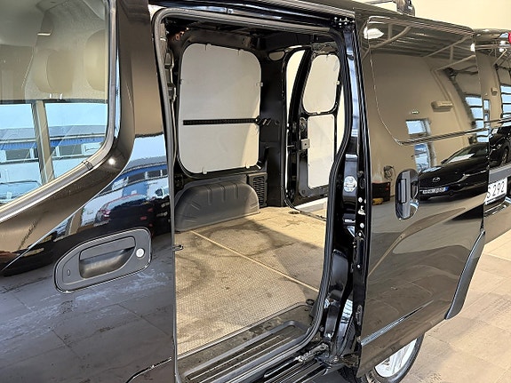 Nissan e-NV200 9 of 15