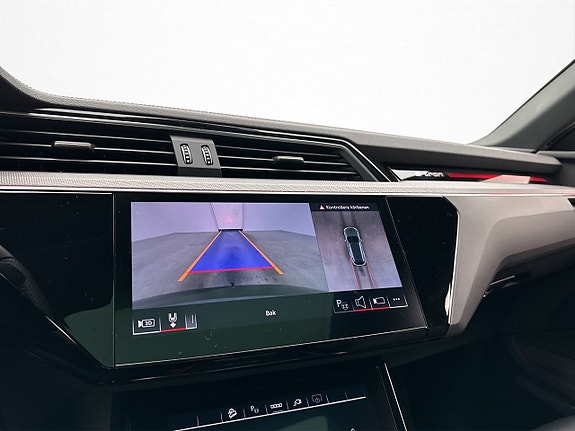 Audi Q8 e-tron 27 of 30