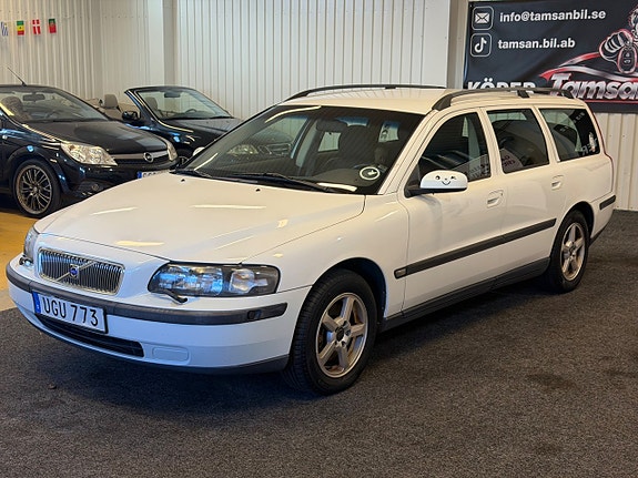 Volvo V70 2 of 10