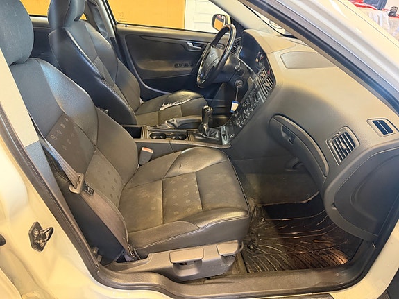 Volvo V70 7 of 10