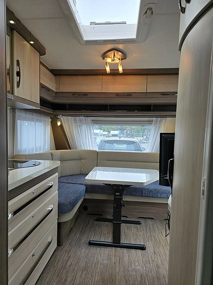 Hobby 560 FFE De Luxe *Queensbed *Förtält *Dusch *Markis 25 of 27