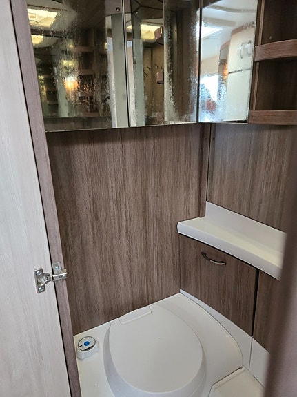 Hobby 560 FFE De Luxe *Queensbed *Förtält *Dusch *Markis 19 of 27